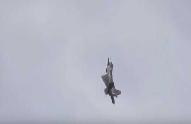 F-22 Raptor: Το μαχητικό πέμπτης γενιάς που καθηλώνει (βίντεο)